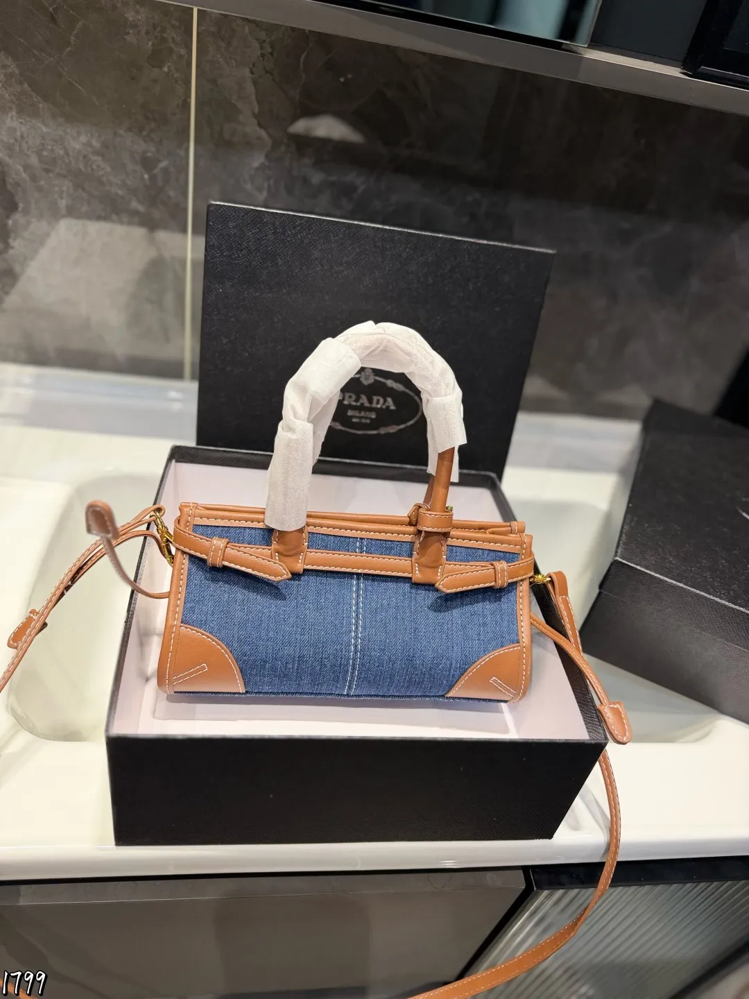 ❤️p150（礼盒包装）❤️ 普拉达Prada新晋顶流soft lux真的把我美迷糊了！！！复古又高级！！可手提，可斜挎，一包两背~自重轻，容量大，甜酷女孩到！尺寸24&times;12