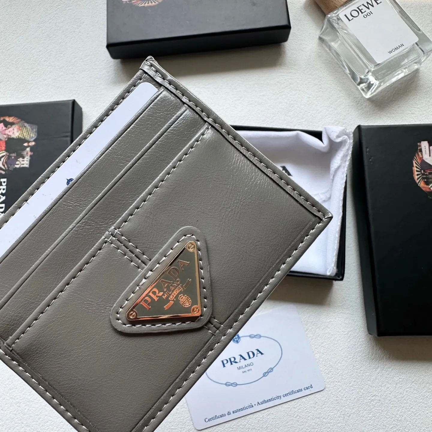 P75🎀🎀颜色 黑 粉 灰🎀尺寸 9x5🎀普拉达纯皮卡包 超级自留。👛卡包钱包两用特别实用