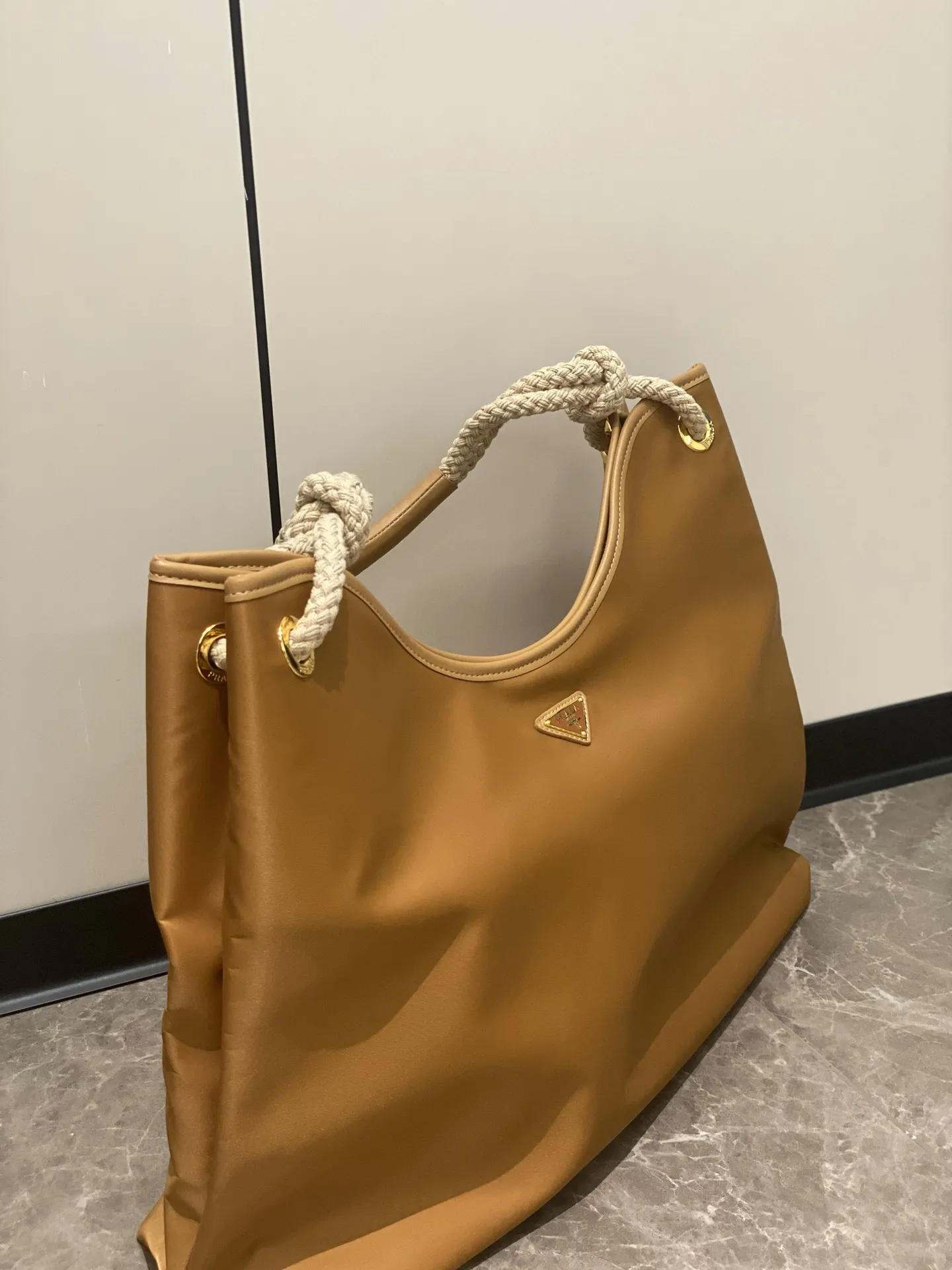 💰228包邮 P家新款尼龙托特包 𝟏𝐁𝐂𝟐𝟒𝟒 大购物袋 𝟒𝟖.𝟑𝟗.𝟏𝟒𝐜𝐦