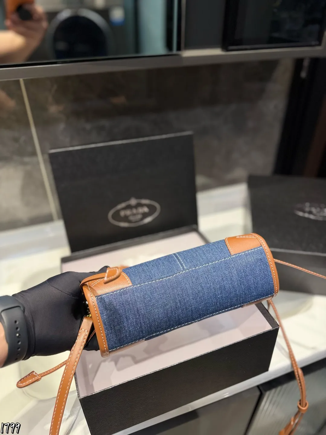 ❤️p150(礼盒包装)❤️ 普拉达Prada新晋顶流soft lux真的把我美迷糊了!!!复古又高级!!可手提,可斜挎,一包两背~自重轻,容量大,甜酷女孩到!尺寸24×12