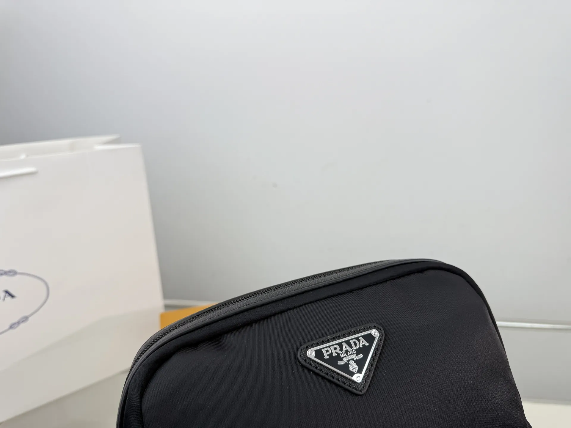 (无盒⚠️)p105 Prada 普拉达 尼龙布手拿包 手包 经典百搭 实物拍摄 原厂原版面料 size:12*22cm