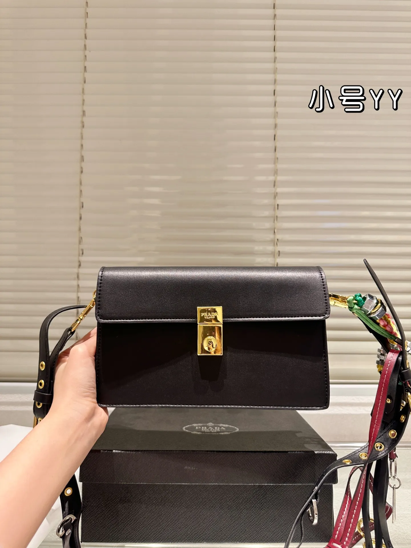 P205 2025春季新款小号 配盒 普拉达PRADA肩背包 我说这是最美Prada没人反驳吧 这只小可爱谁见谁心动 装饰你的四季 尺寸小号24 14cm