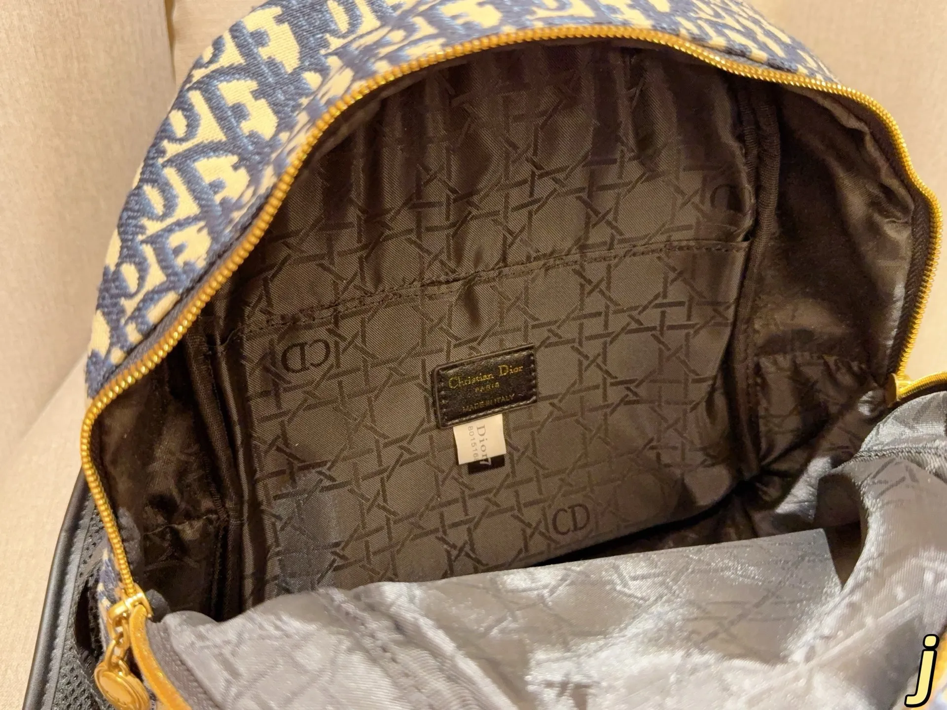 💰150 迪奥dior 布料双肩包双肩背包 尺寸26×30×12