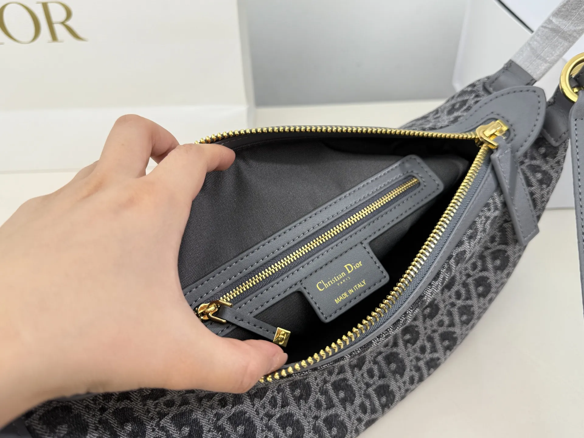 (折叠盒⚠️)p230 帆布牛皮 迪奥 新品抢先看hobo 谁能顶得住 超绝松弛感hob包型 新款D-Journey率性优雅 size:28*13cm