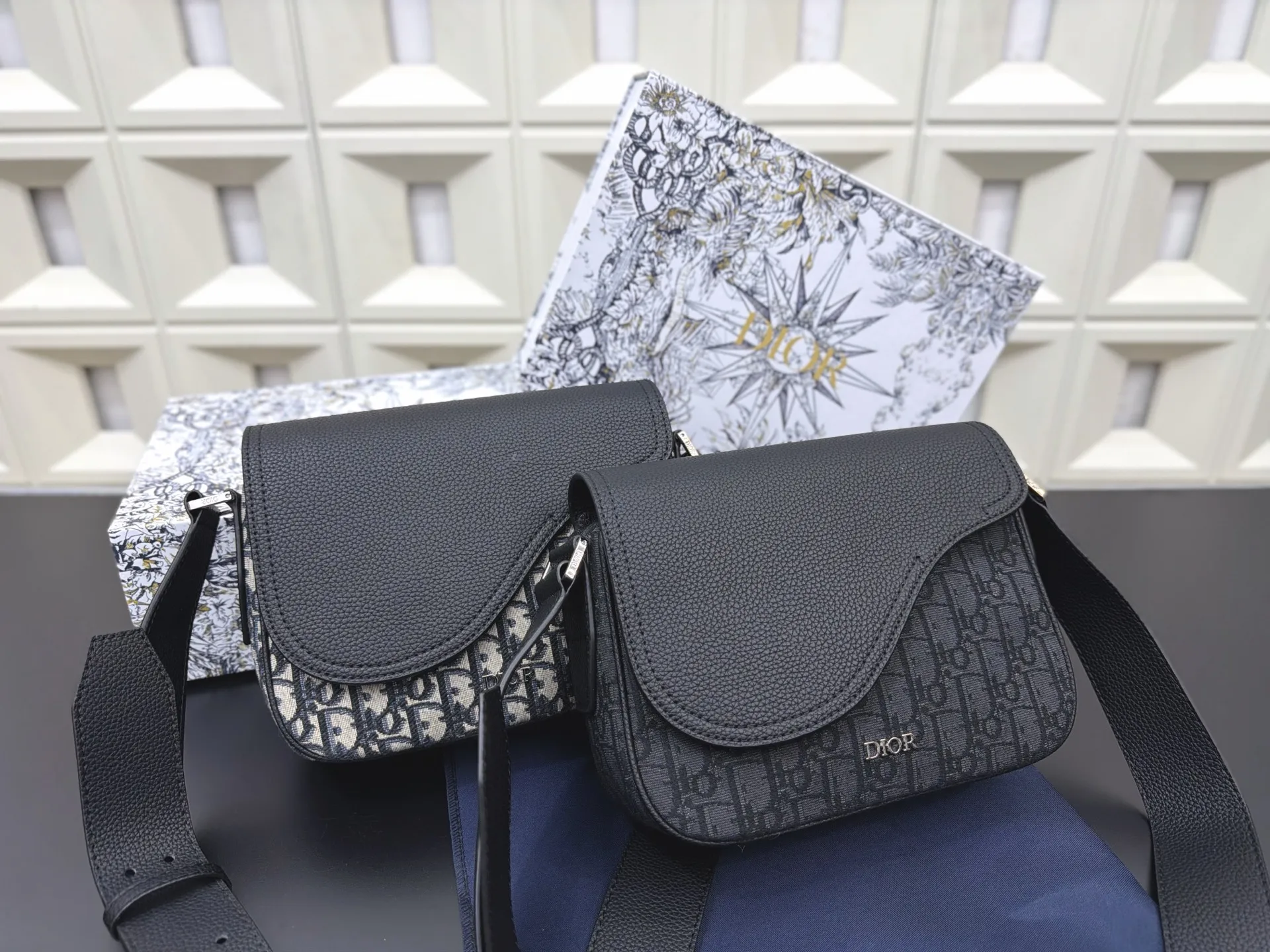 P125 Dior 迪奥 马鞍包 SADDLE提花翻盖邮差包 单肩斜挎包 明星单品 采用优质原厂材质 高端品质 配送礼盒 规格: 23 x 18cm