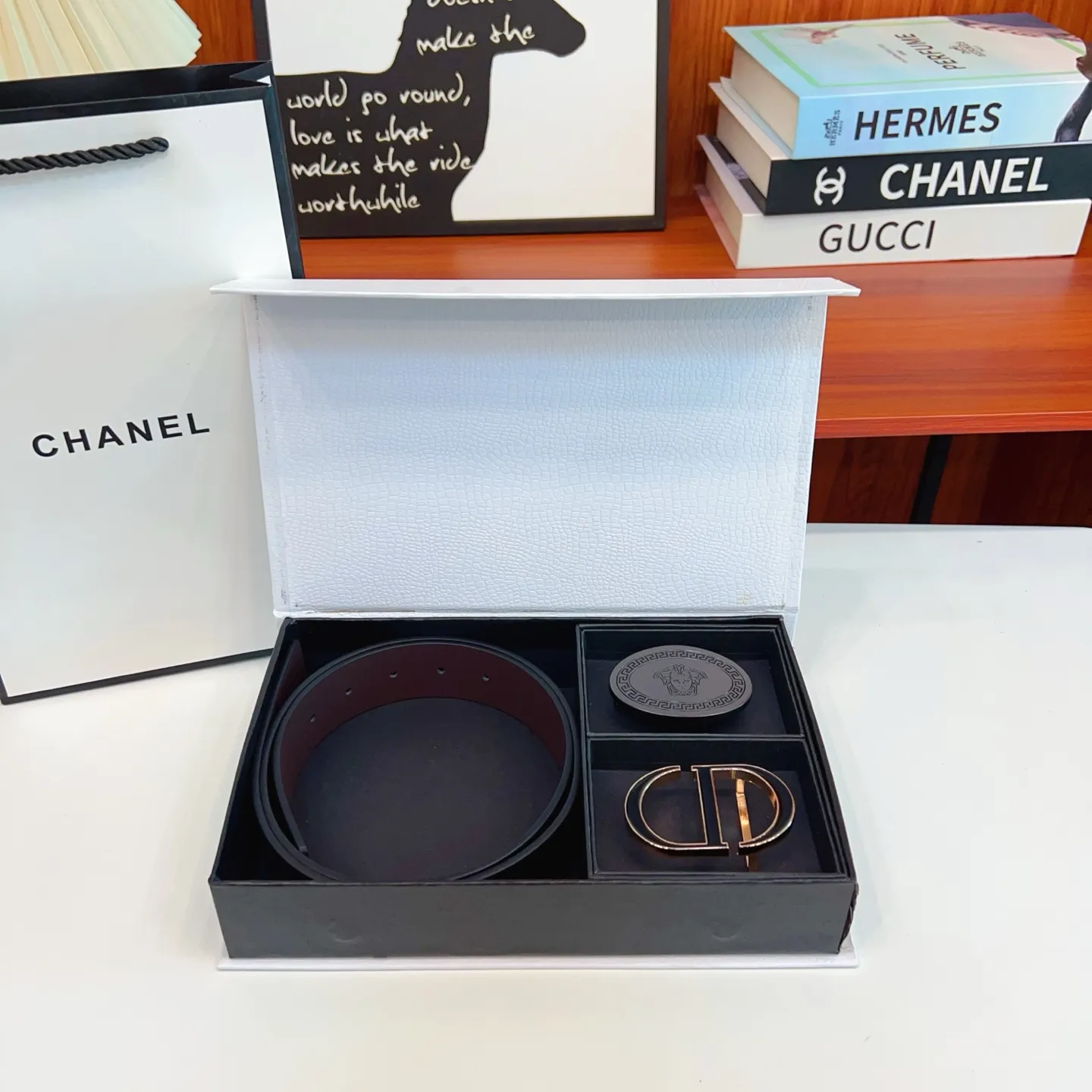 🚹🚹P125💎迪奥➕范思哲 🔥双品牌🔥双扣版 1⃣带2⃣扣 正版开模 此款腰带双面采用原厂牛皮带身,2️⃣品牌 精密电镀标志性五金搭扣 对版专柜。3.8cm【如需木盒➕40】