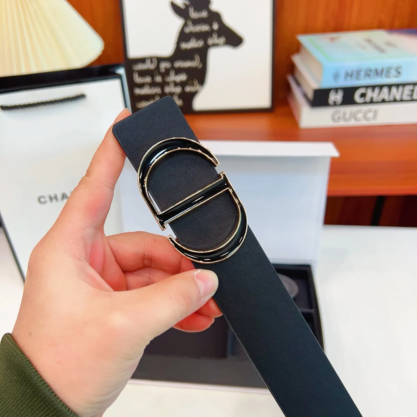 🚹🚹P125💎迪奥➕范思哲 🔥双品牌🔥双扣版 1⃣带2⃣扣 正版开模 此款腰带双面采用原厂牛皮带身,2️⃣品牌 精密电镀标志性五金搭扣 对版专柜。3.8cm【如需木盒➕40】