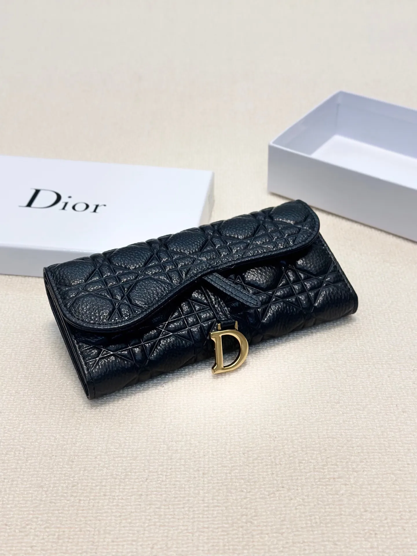 P95🎀🎀颜色 黑🎀尺寸 19x10🎀迪奥👏时尚钱包 🎃🎃头层牛皮压花🐂内阁超丰富👍女士专属🔥现货