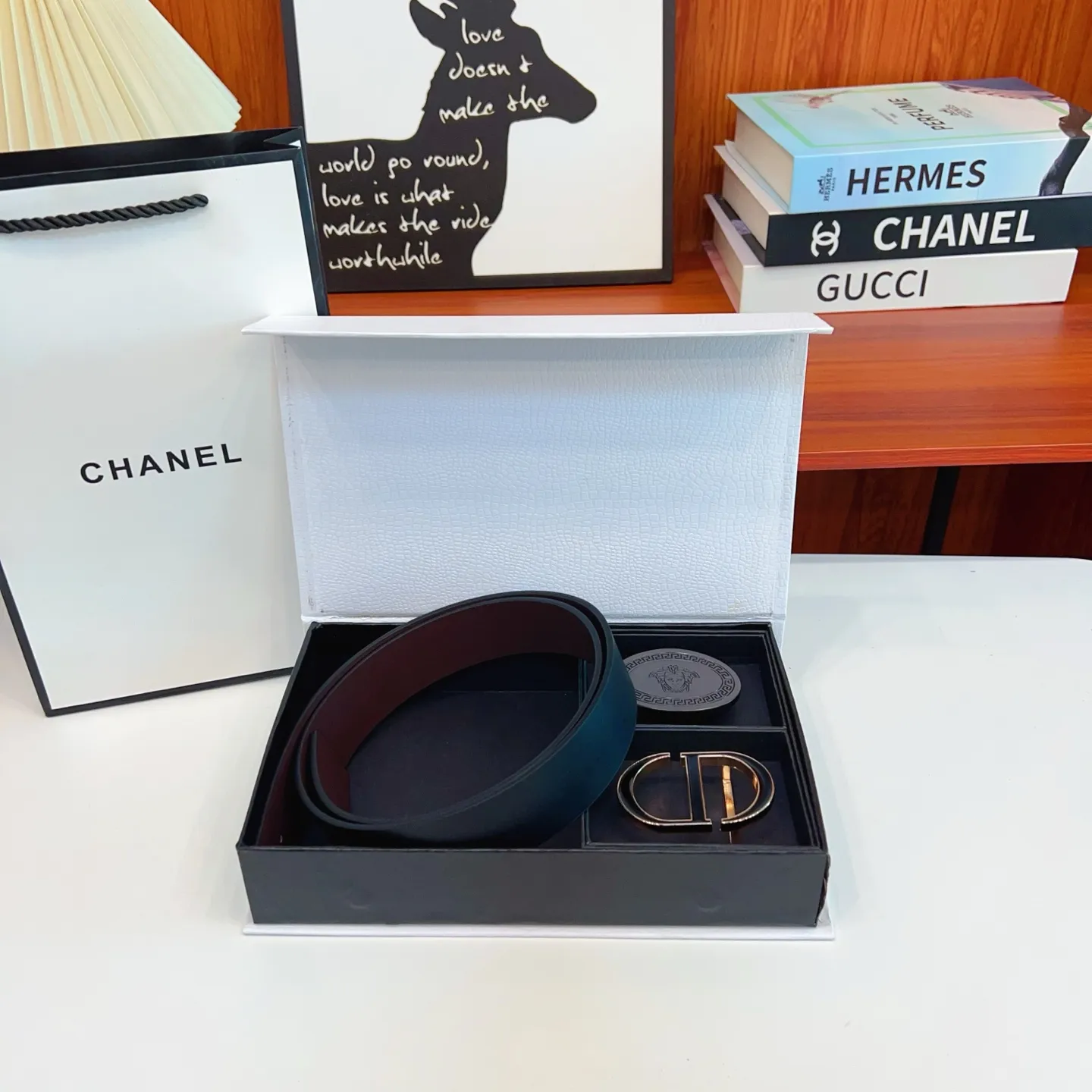 🚹🚹P125💎迪奥➕范思哲 🔥双品牌🔥双扣版 1⃣带2⃣扣 正版开模 此款腰带双面采用原厂牛皮带身,2️⃣品牌 精密电镀标志性五金搭扣 对版专柜。3.8cm【如需木盒➕40】