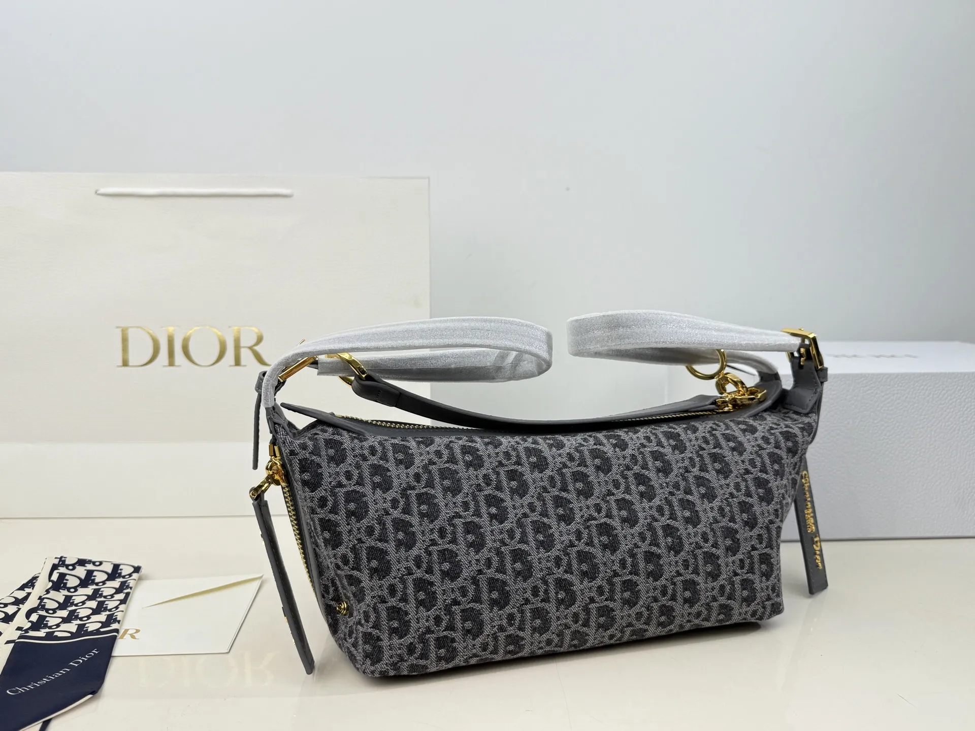 (折叠盒⚠️)p230 帆布牛皮 迪奥 新品抢先看hobo 谁能顶得住 超绝松弛感hob包型 新款D-Journey率性优雅 size:28*13cm