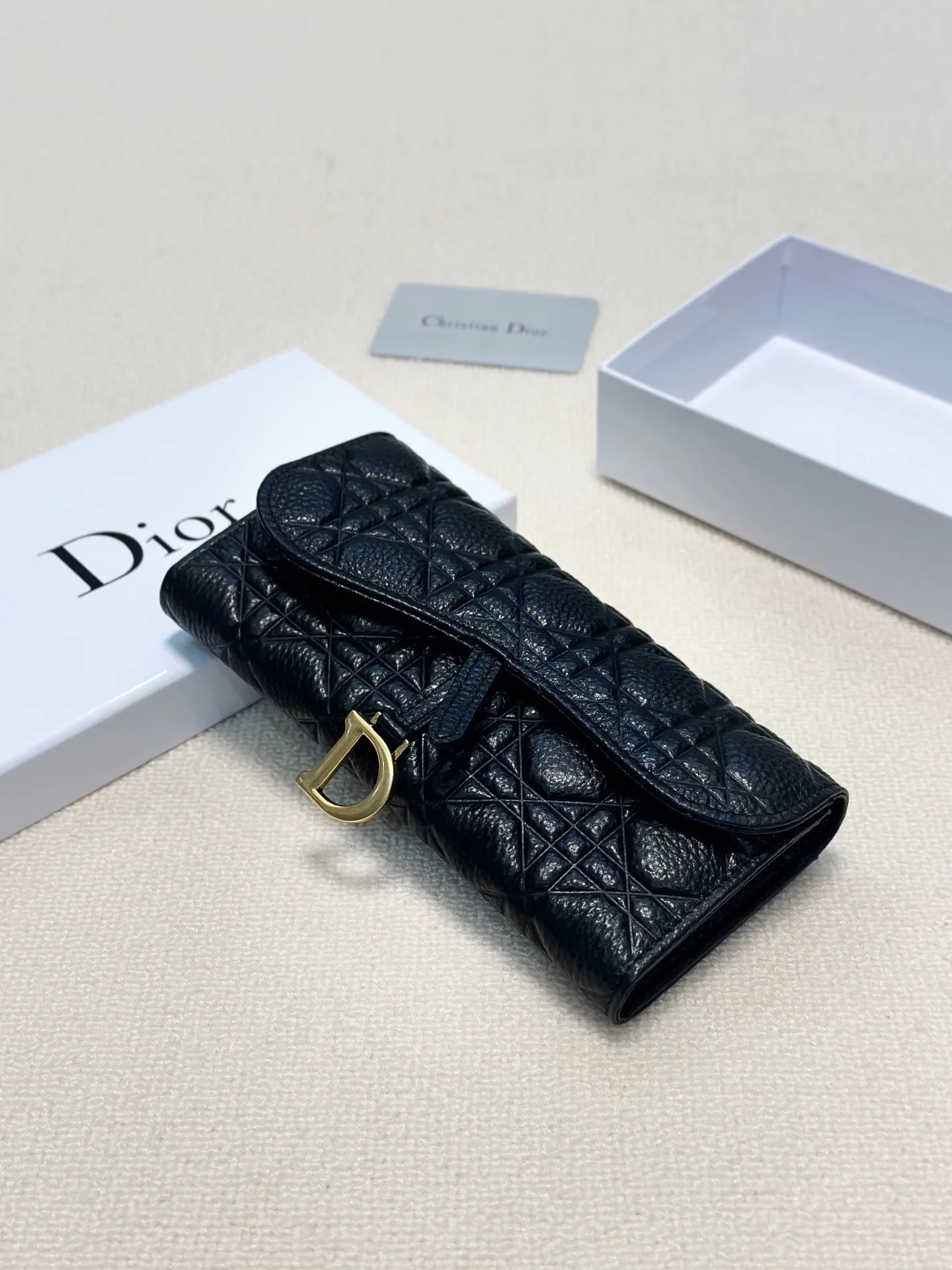 P95🎀🎀颜色 黑🎀尺寸 19x10🎀迪奥👏时尚钱包 🎃🎃头层牛皮压花🐂内阁超丰富👍女士专属🔥现货