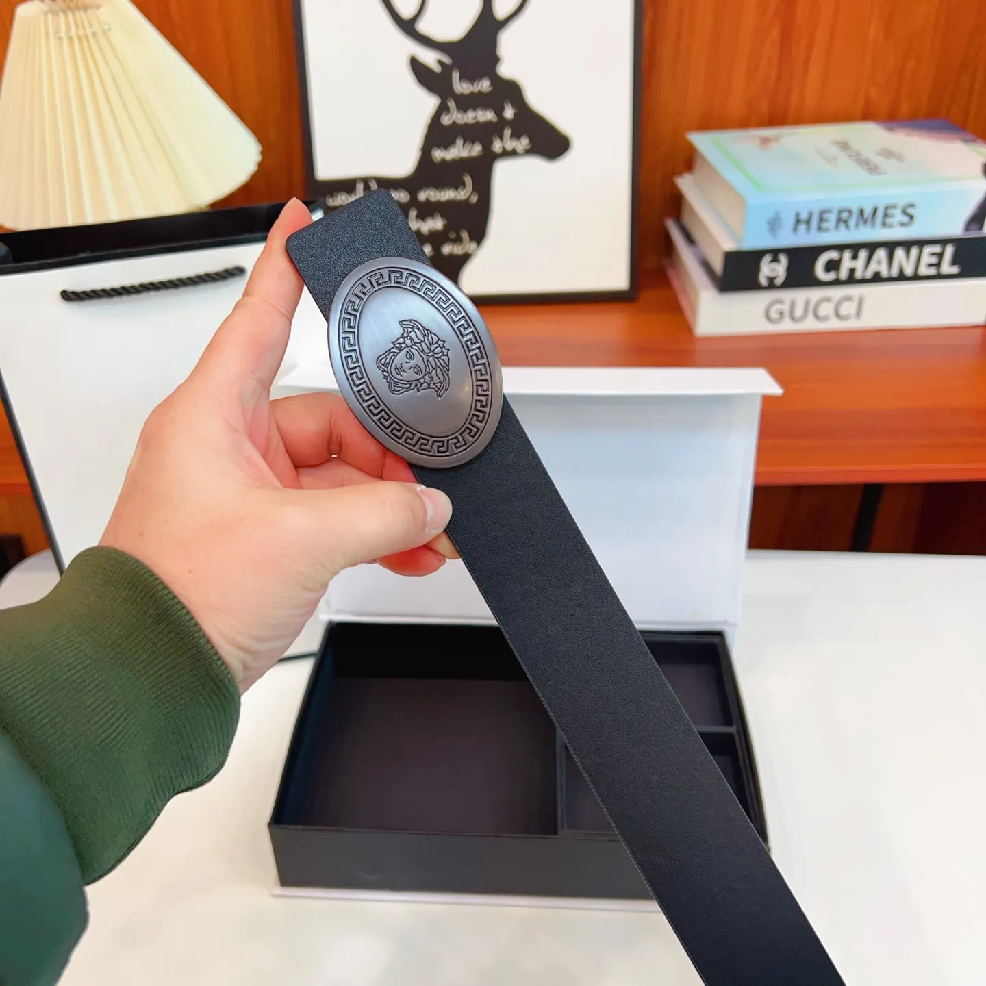 🚹🚹P125💎迪奥➕范思哲 🔥双品牌🔥双扣版 1⃣带2⃣扣 正版开模 此款腰带双面采用原厂牛皮带身,2️⃣品牌 精密电镀标志性五金搭扣 对版专柜。3.8cm【如需木盒➕40】