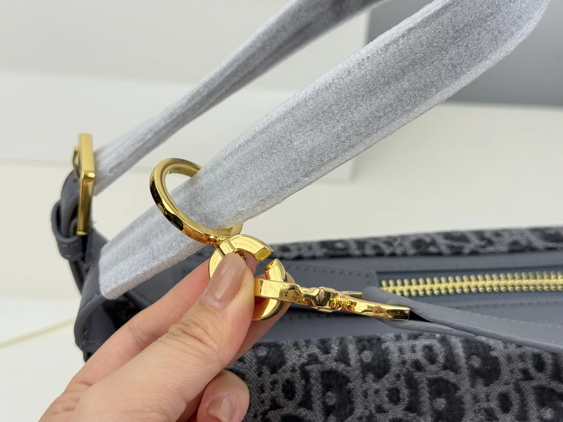 (折叠盒⚠️)p230 帆布牛皮 迪奥 新品抢先看hobo 谁能顶得住 超绝松弛感hob包型 新款D-Journey率性优雅 size:28*13cm