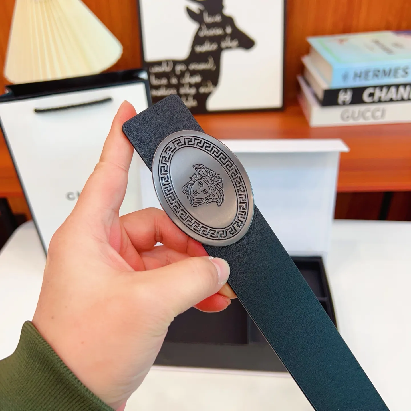 🚹🚹P125💎迪奥➕范思哲 🔥双品牌🔥双扣版 1⃣带2⃣扣 正版开模 此款腰带双面采用原厂牛皮带身,2️⃣品牌 精密电镀标志性五金搭扣 对版专柜。3.8cm【如需木盒➕40】