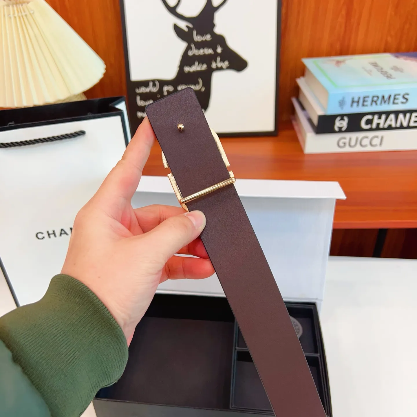 🚹🚹P125💎迪奥➕范思哲 🔥双品牌🔥双扣版 1⃣带2⃣扣 正版开模 此款腰带双面采用原厂牛皮带身,2️⃣品牌 精密电镀标志性五金搭扣 对版专柜。3.8cm【如需木盒➕40】