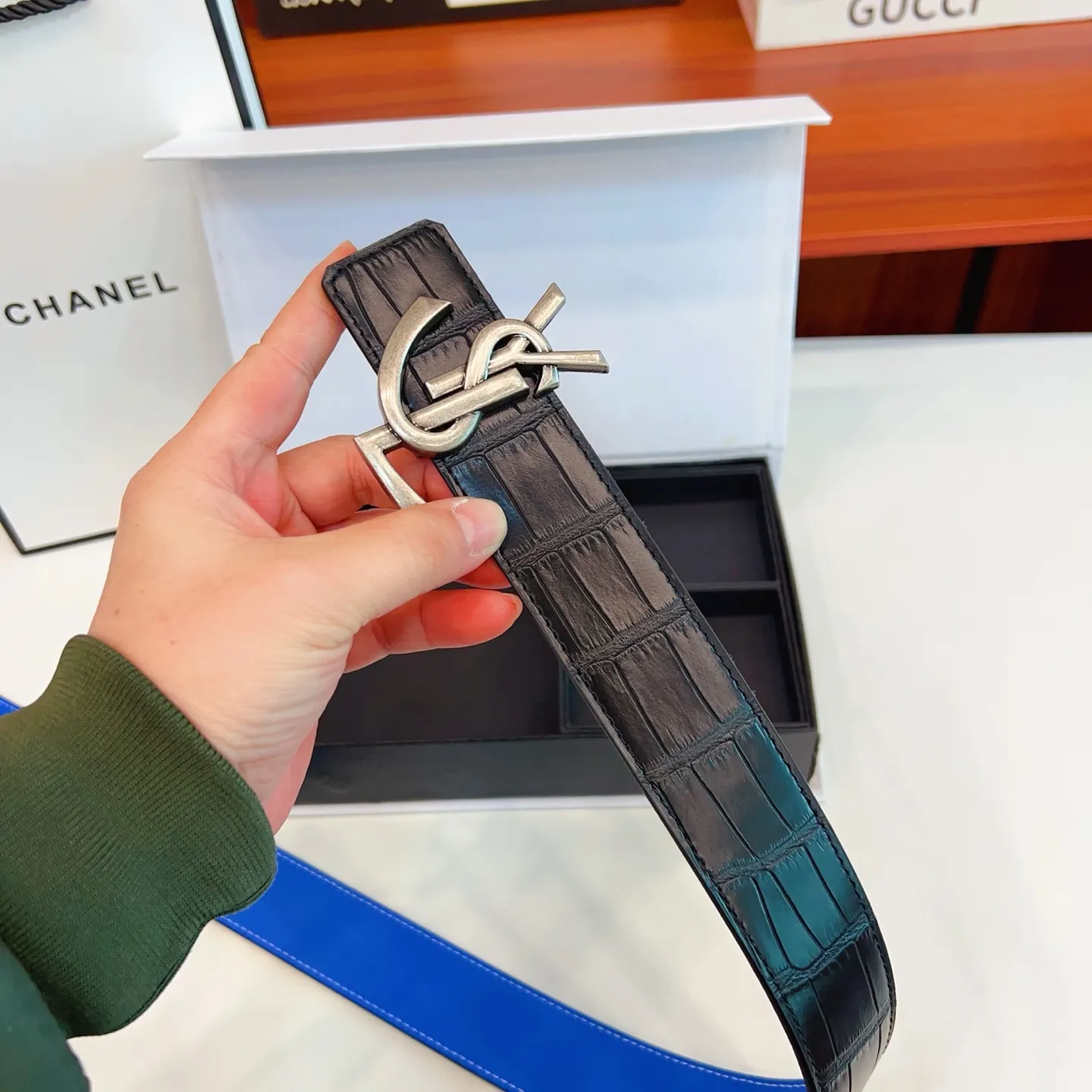 🚹🚹P125💎迪奥➕YSL 🔥双品牌🔥双扣版 1⃣带2⃣扣 正版开模 此款腰带双面采用原厂牛皮带身，2️⃣品牌 精密电镀标志性五金搭扣 对版专柜。3.8cm【如需木盒➕40】