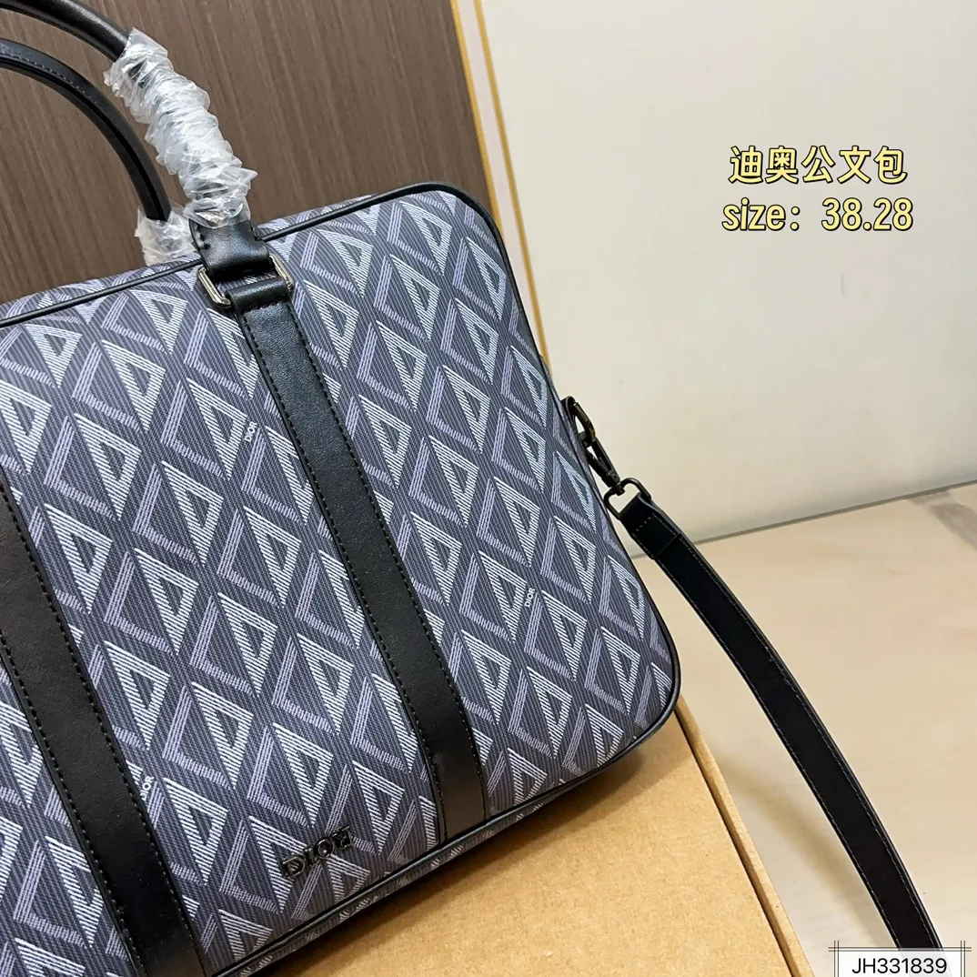 💰155 尺寸38.28 Dior迪奥sullivan男士公文包 送给男朋友、年轻的长辈都很合适,超级帅气耐看!