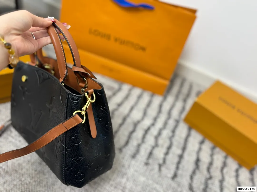 p135 LV压花蒙田包 经典版型 不过时 超大容量收纳 另配送长肩带 尺寸:30*20cm