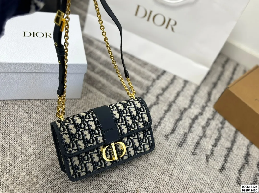 p165 p160 配礼盒 size:25.16/22.14 迪奥 蒙田30 刚刚出的现货! 老花也太好看啦! 温柔很适合🈴️四季!