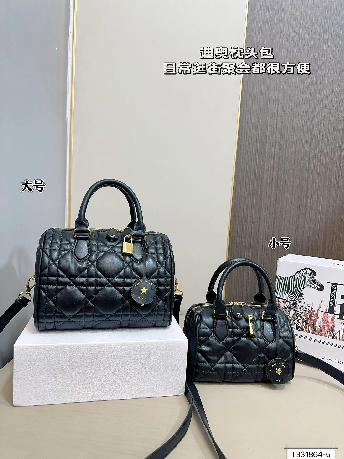 💰180/175 全套包装 迪奥枕头 时尚达人的心头好枕头包大家都知道 能装，耐造~ 最近最火热度最高的一定是dior groove当之无愧了吧! 推荐五颗日常出门容量绰绰有余! 尺寸：25 20/20 15