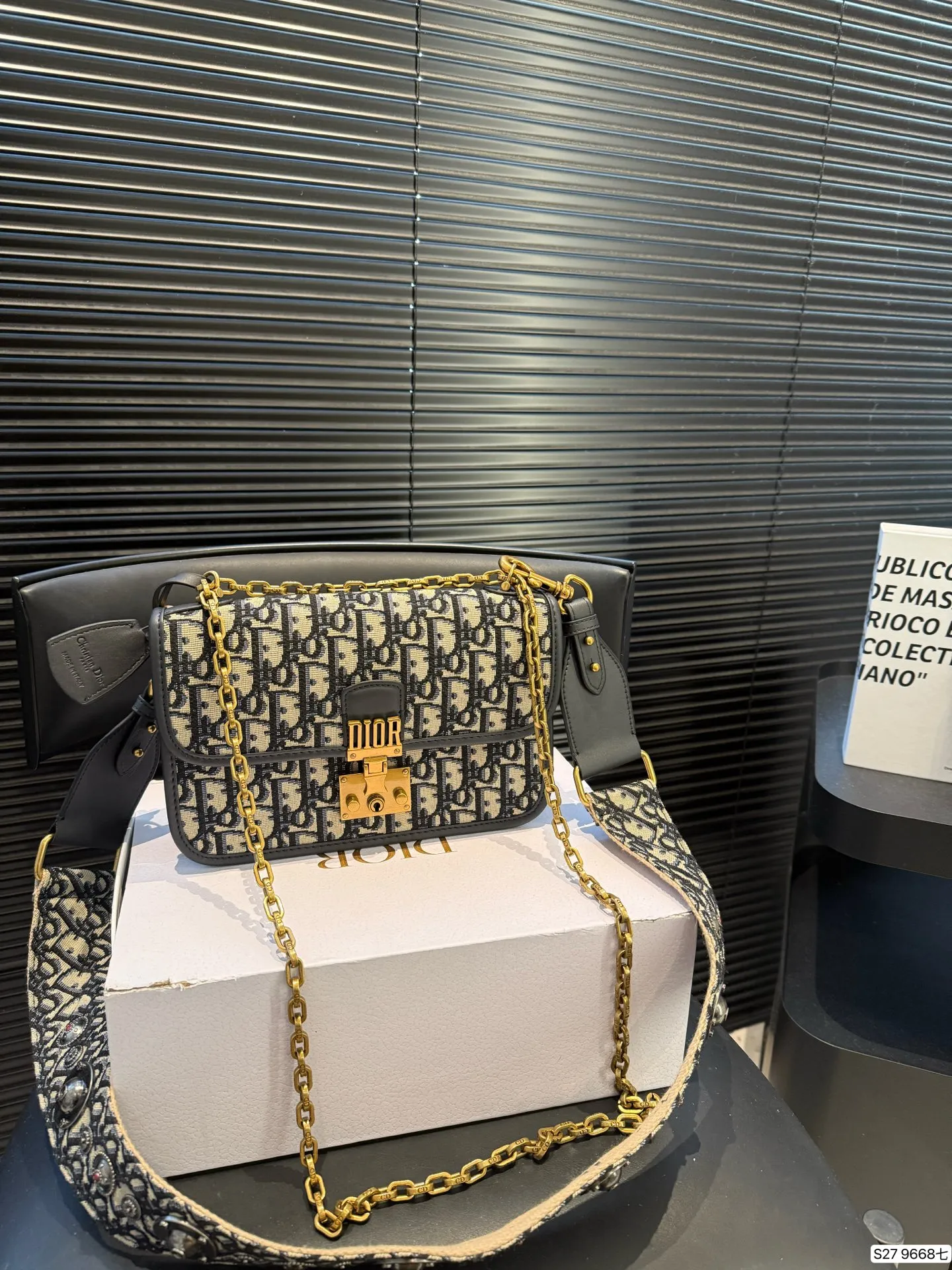 P185 配折叠盒子 迪奥马鞍包信封包链条包 简约大气风格 更加轻盈 可轻松驾驭各种风格 尺寸24 17 货号9668