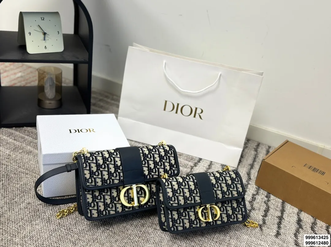 p165 p160 配礼盒 size：25.16/22.14 迪奥 蒙田30 刚刚出的现货！ 老花也太好看啦！ 温柔很适合🈴️四季！