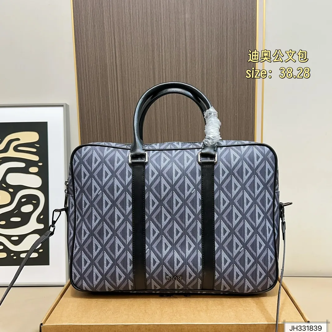 💰155 尺寸38.28 Dior迪奥sullivan男士公文包 送给男朋友、年轻的长辈都很合适，超级帅气耐看！