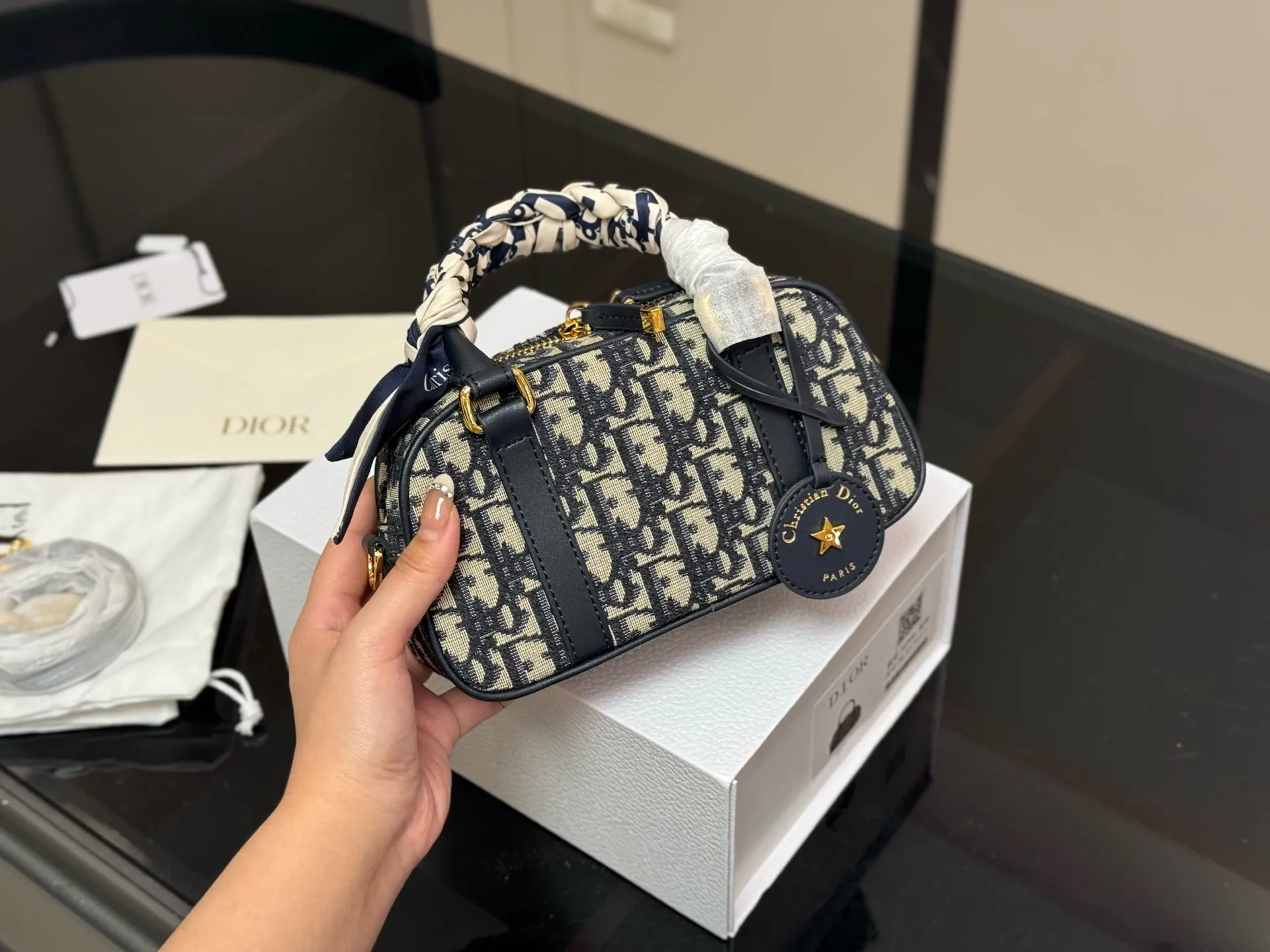 ¥185 折叠盒 迪奥Dior迷你保龄球包 vibe小包 尺寸:20.12cm