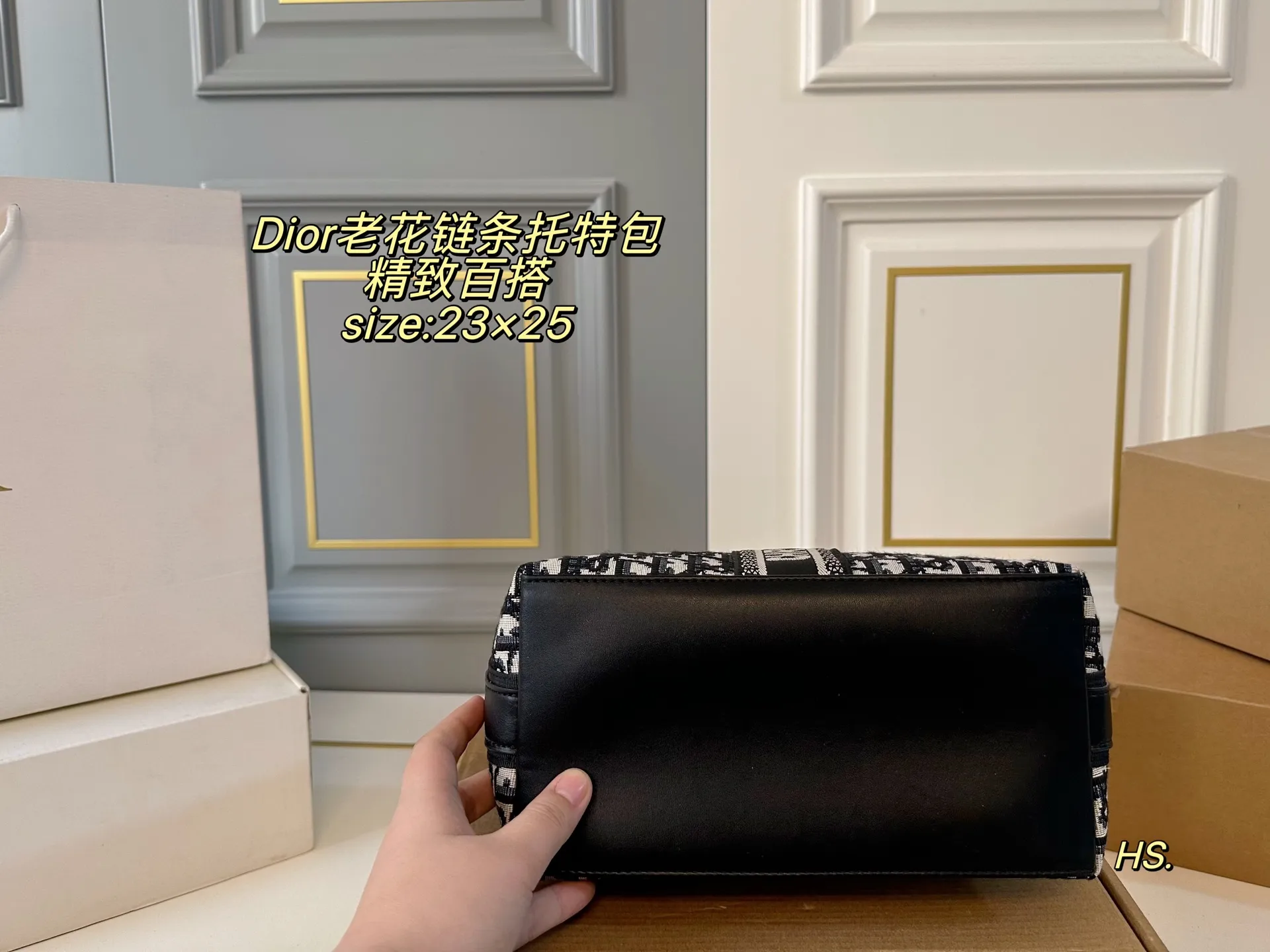 P115(无盒) size:23×25 DIOR迪奥新款老花链条托特包❤️ 全面包身布满精致刺绣~ 立体的全刺绣具有纹理感~ 配织物宽肩带,可斜挎可手提 空间超可,满足日常出行‼️