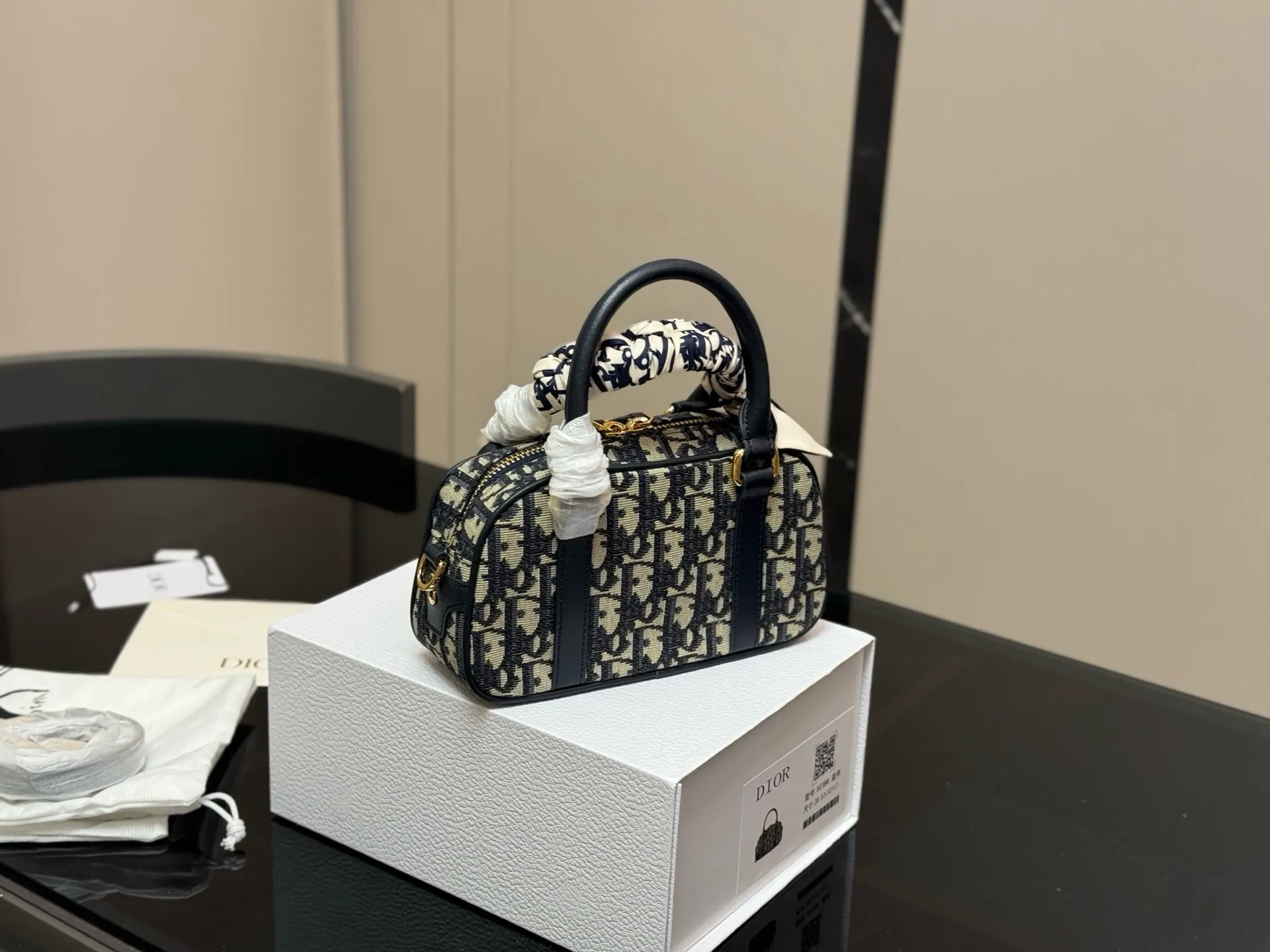 ¥185 折叠盒 迪奥Dior迷你保龄球包 vibe小包 尺寸:20.12cm