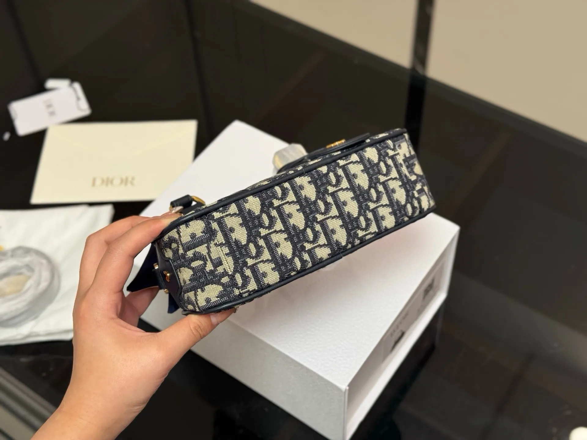 &yen;185 折叠盒 迪奥Dior迷你保龄球包 vibe小包 尺寸:20.12cm