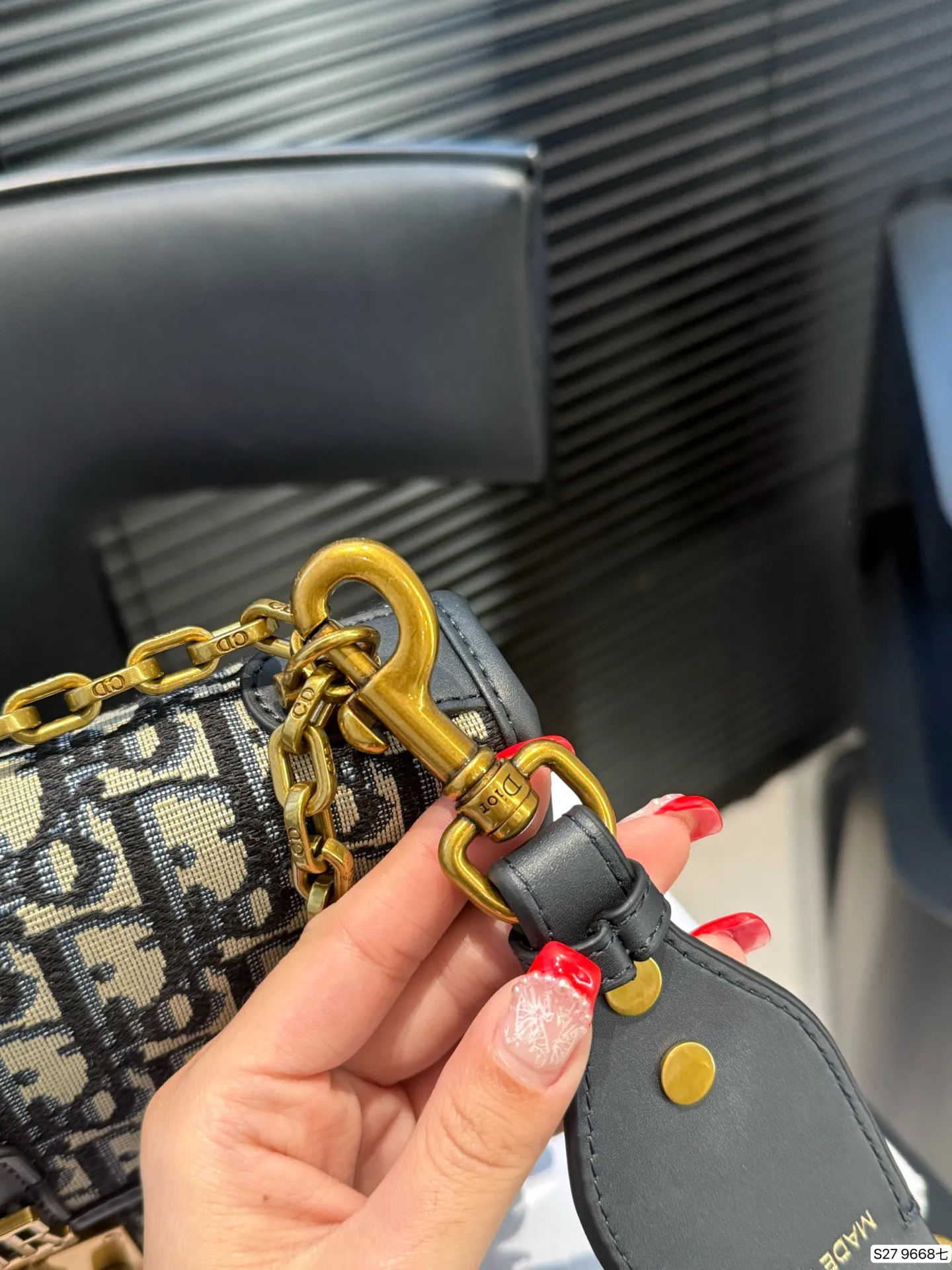 P185 配折叠盒子 迪奥马鞍包信封包链条包 简约大气风格 更加轻盈 可轻松驾驭各种风格 尺寸24 17 货号9668