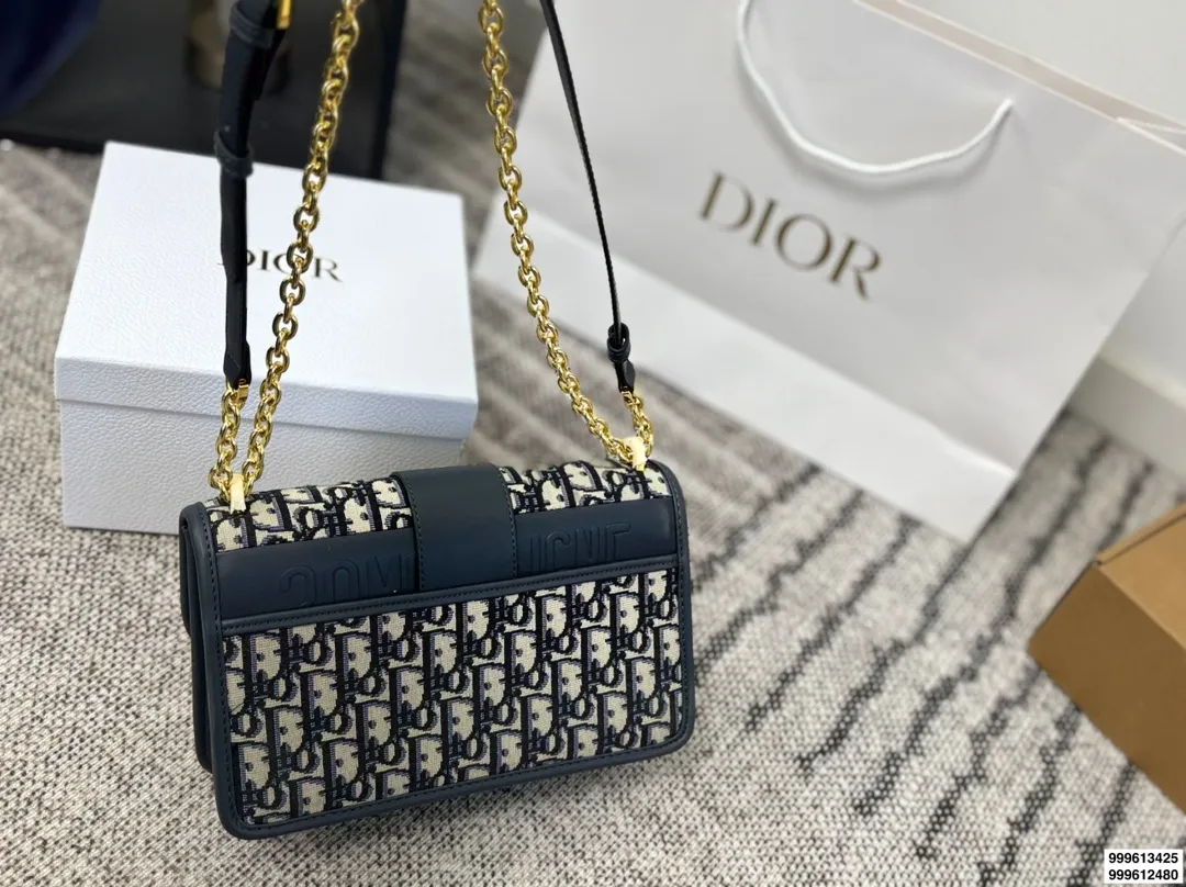 p165 p160 配礼盒 size:25.16/22.14 迪奥 蒙田30 刚刚出的现货! 老花也太好看啦! 温柔很适合🈴️四季!