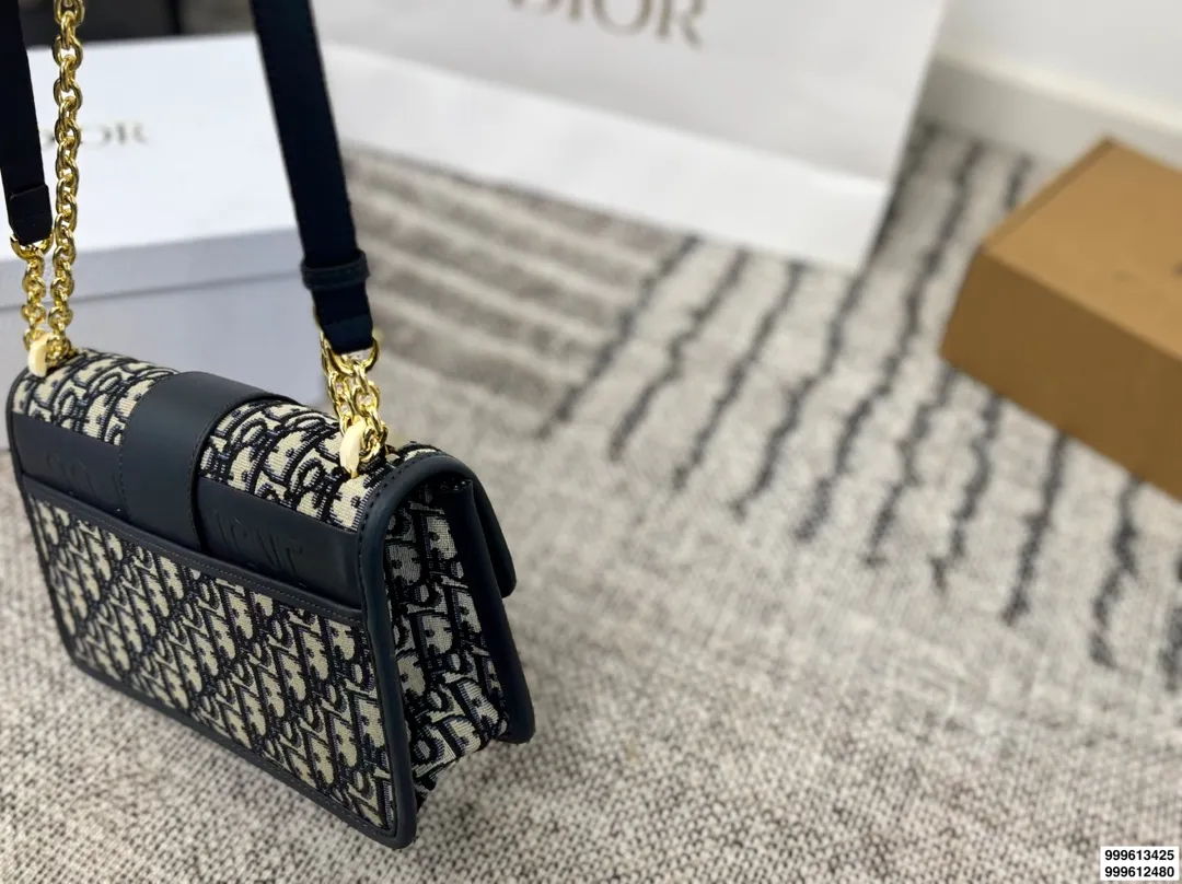 p165 p160 配礼盒 size:25.16/22.14 迪奥 蒙田30 刚刚出的现货! 老花也太好看啦! 温柔很适合🈴️四季!