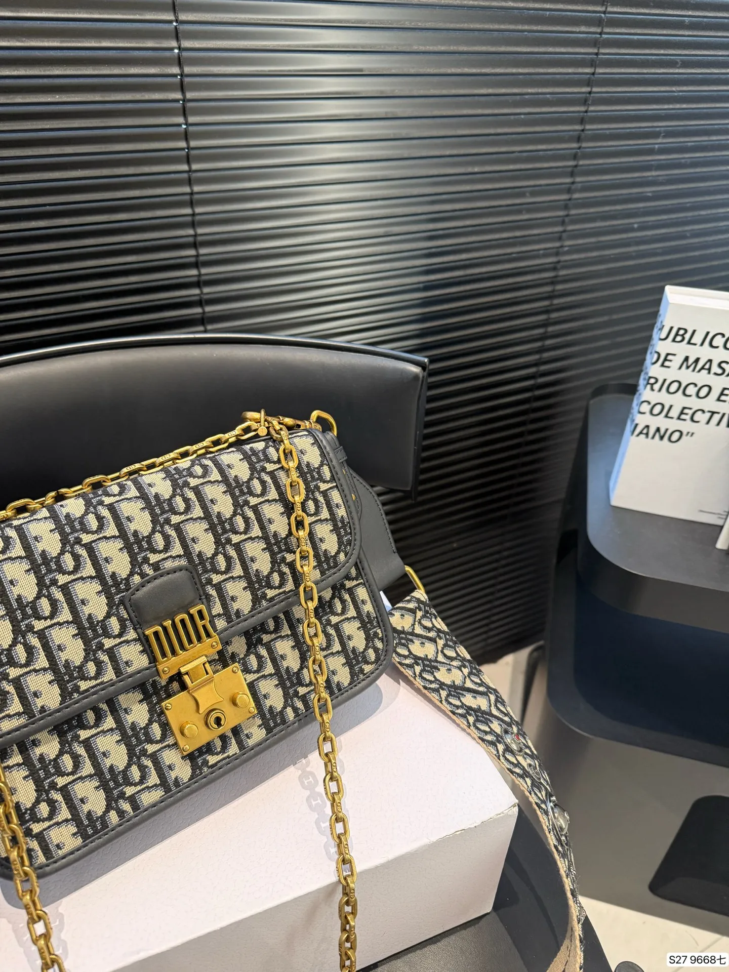 P185 配折叠盒子 迪奥马鞍包信封包链条包 简约大气风格 更加轻盈 可轻松驾驭各种风格 尺寸24 17 货号9668