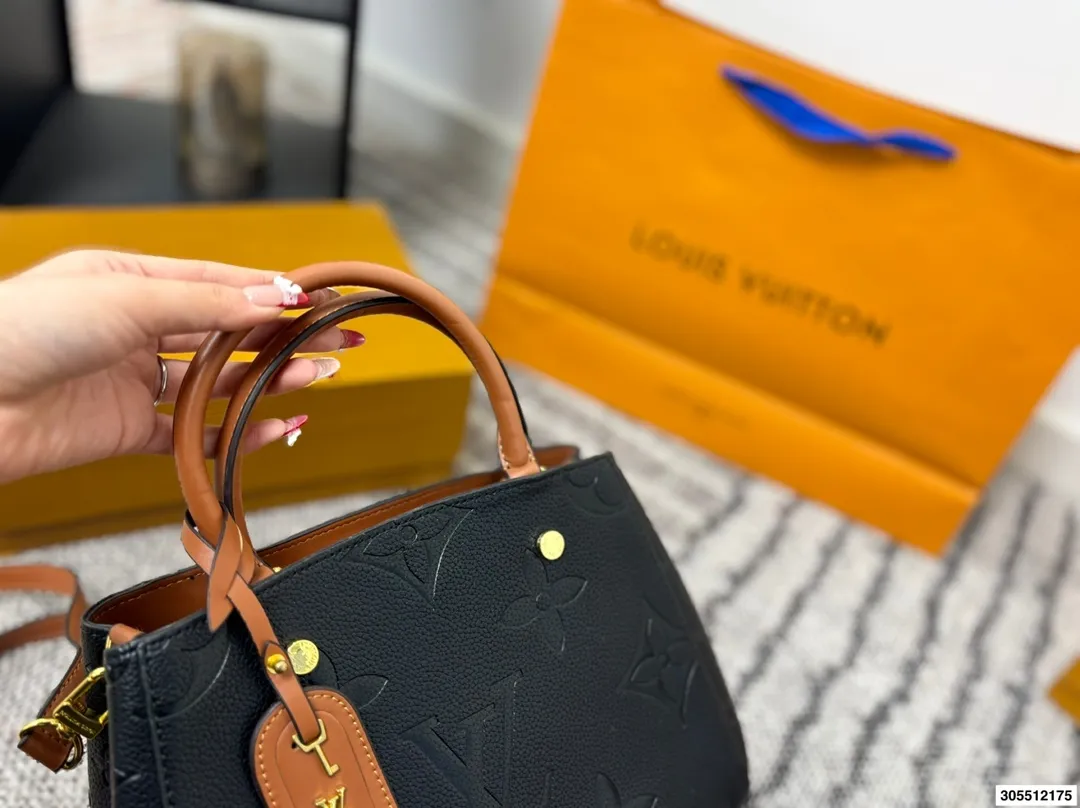 p135 LV压花蒙田包 经典版型 不过时 超大容量收纳 另配送长肩带 尺寸:30*20cm