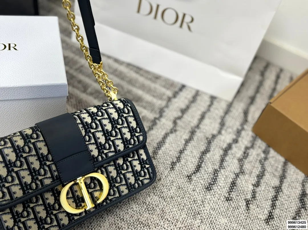 p165 p160 配礼盒 size:25.16/22.14 迪奥 蒙田30 刚刚出的现货! 老花也太好看啦! 温柔很适合🈴️四季!