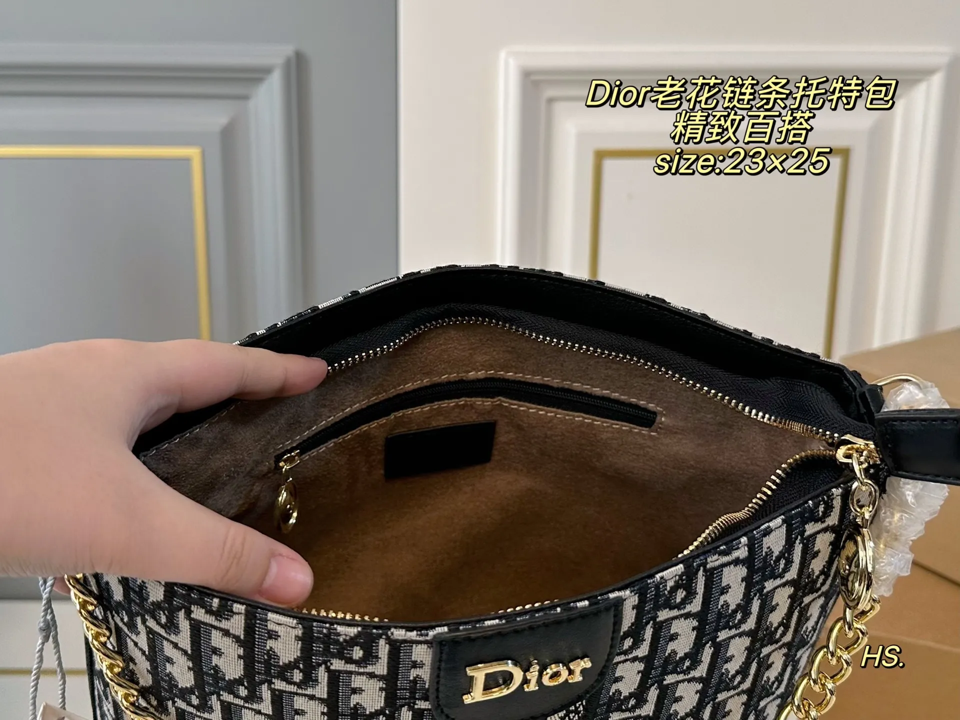 P115(无盒) size:23×25 DIOR迪奥新款老花链条托特包❤️ 全面包身布满精致刺绣~ 立体的全刺绣具有纹理感~ 配织物宽肩带,可斜挎可手提 空间超可,满足日常出行‼️