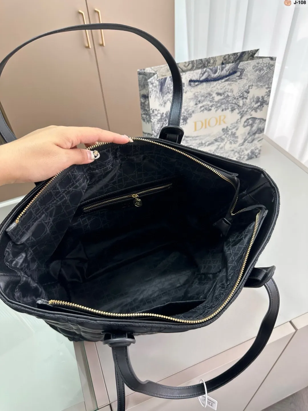 💰p135 J-108尺寸32&times;28 迪奥 Toujours购物袋 简直无法拒绝 超显气质 高级感十足 集美必入款