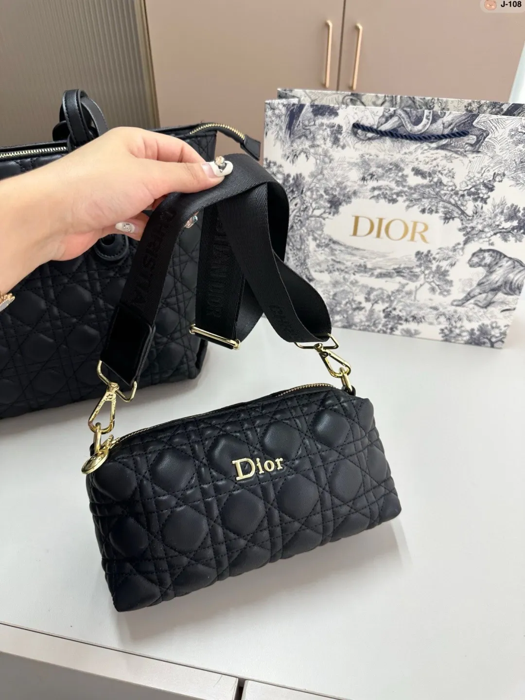 💰p135 J-108尺寸32&times;28 迪奥 Toujours购物袋 简直无法拒绝 超显气质 高级感十足 集美必入款