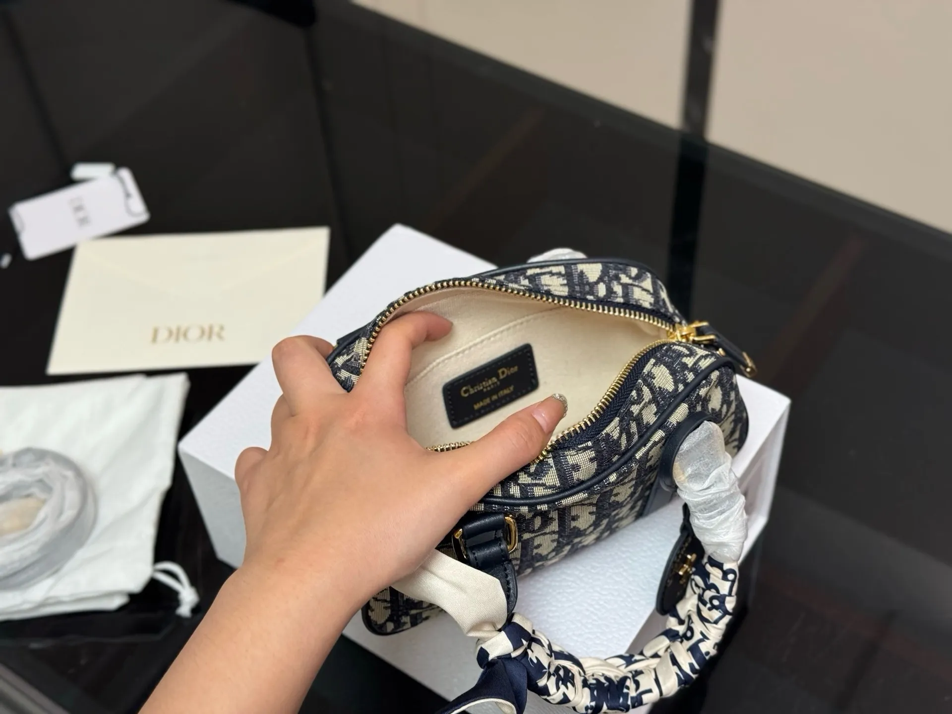 ¥185 折叠盒 迪奥Dior迷你保龄球包 vibe小包 尺寸:20.12cm