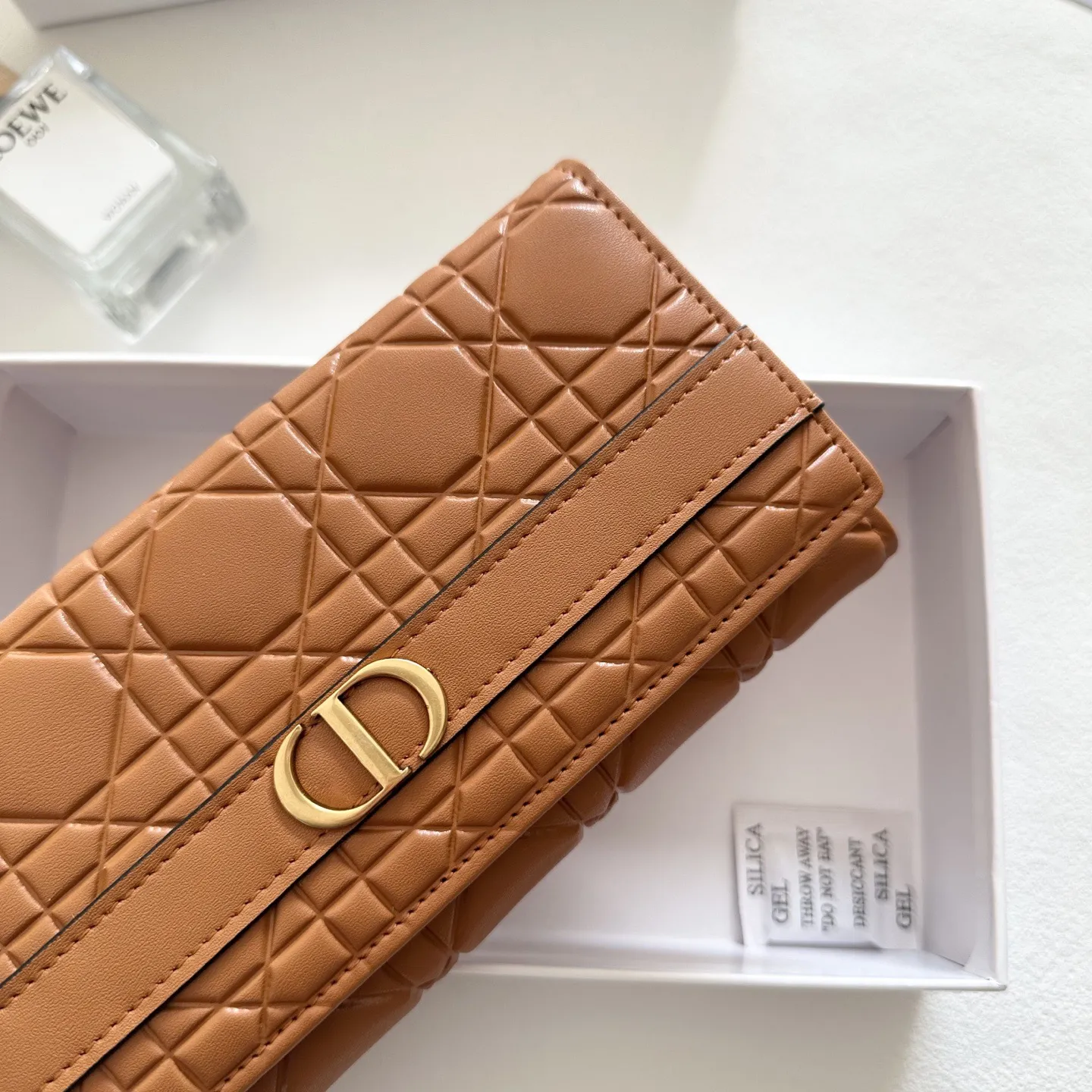 P95🎀🎀颜色 黑 粉 红 土黄🎀尺寸 19x10🎀迪奥👏时尚钱包 🎃🎃头层牛皮🐂安全锁扣 内阁超丰富👍女士专属🔥现货