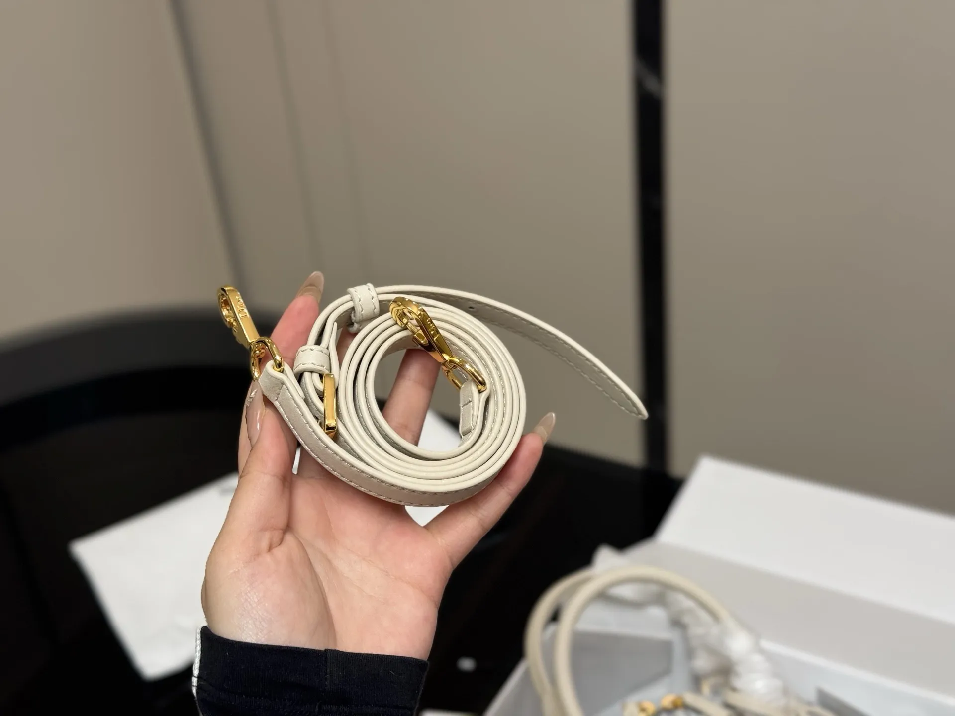 &yen;185 折叠盒 迪奥Dior迷你保龄球包 vibe小包 尺寸:20.12cm