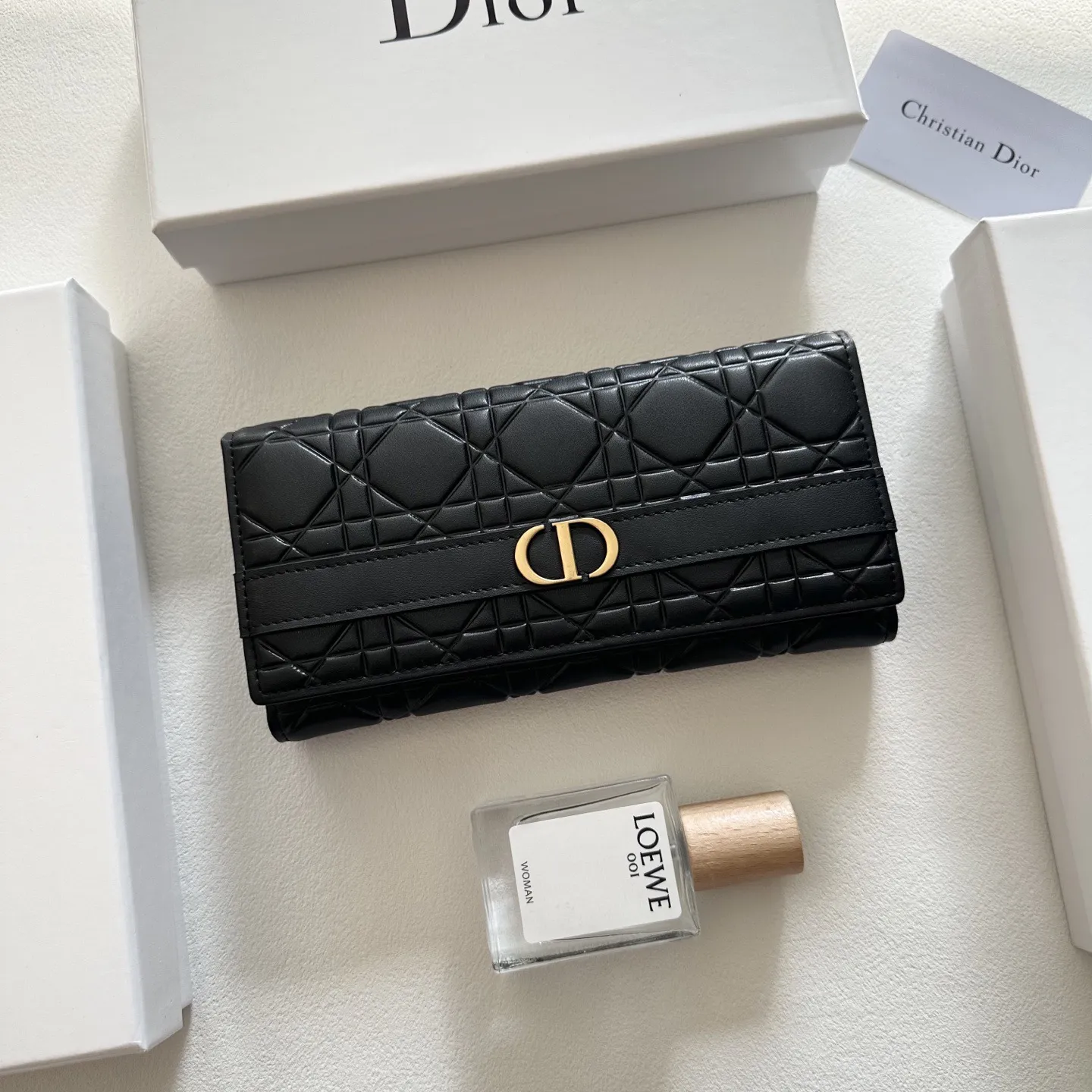 P95🎀🎀颜色 黑 粉 红 土黄🎀尺寸 19x10🎀迪奥👏时尚钱包 🎃🎃头层牛皮🐂安全锁扣 内阁超丰富👍女士专属🔥现货