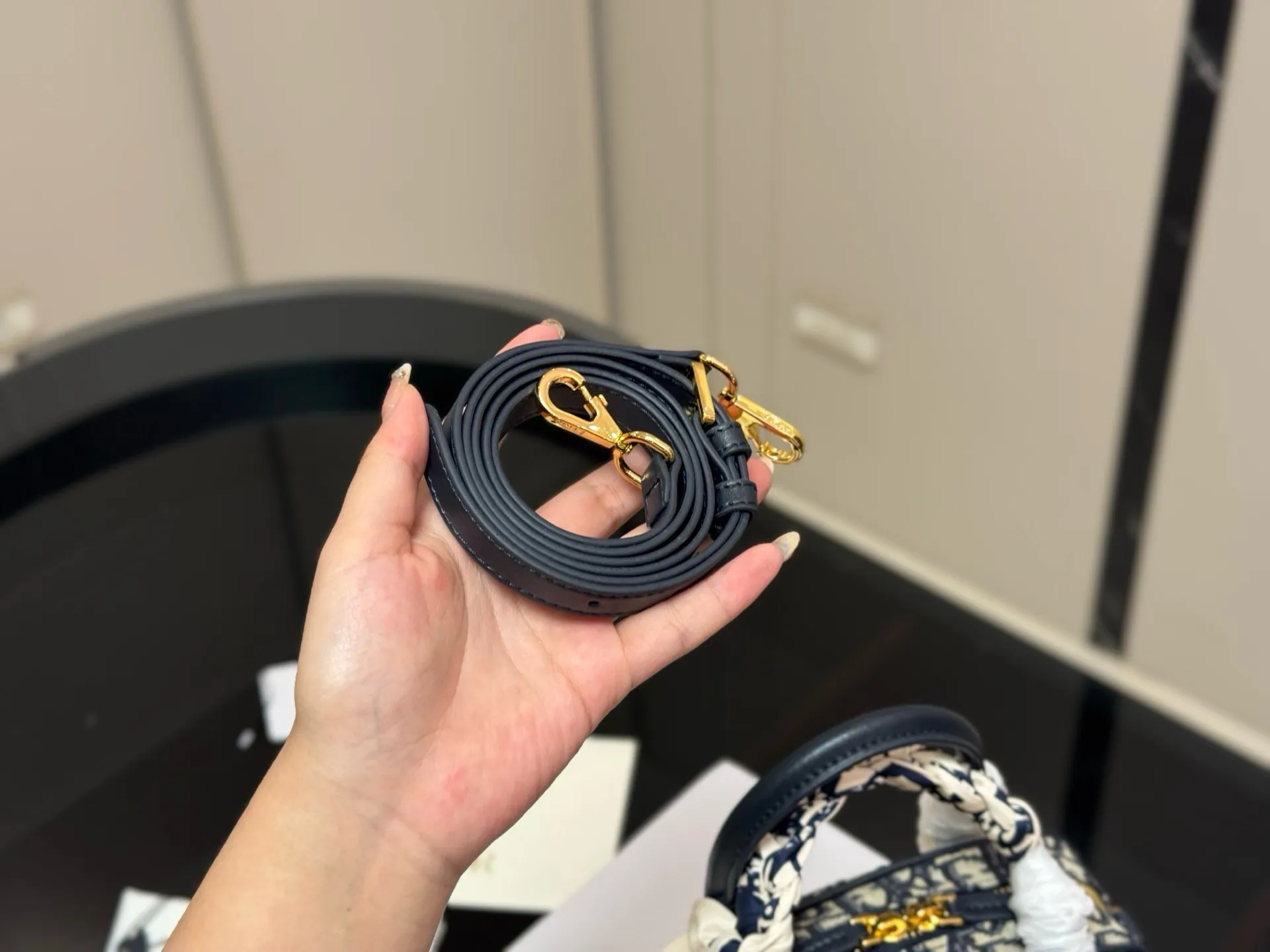 ¥185 折叠盒 迪奥Dior迷你保龄球包 vibe小包 尺寸:20.12cm