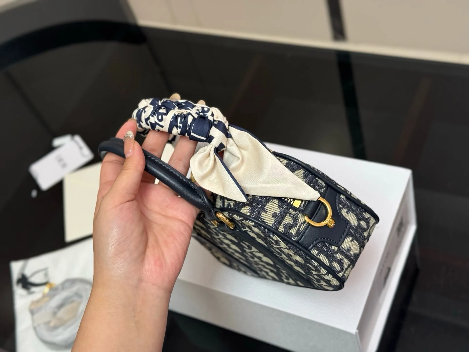 ¥185 折叠盒 迪奥Dior迷你保龄球包 vibe小包 尺寸:20.12cm