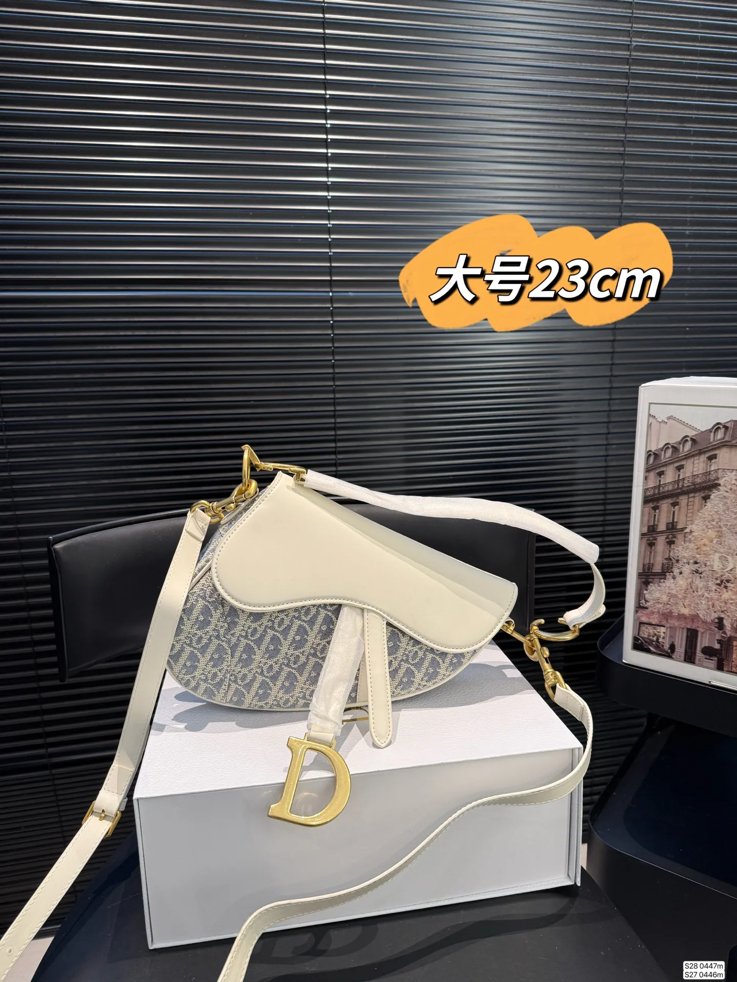大号P190 小号P185 配飞机盒折叠盒子 迪奥马鞍包dior 颜值很到位 实用性非常好 任何风格都可驾驭 加上又A又飒的感觉风格 尺寸:大号23 21 小号18 16 货号大号0447小号0446