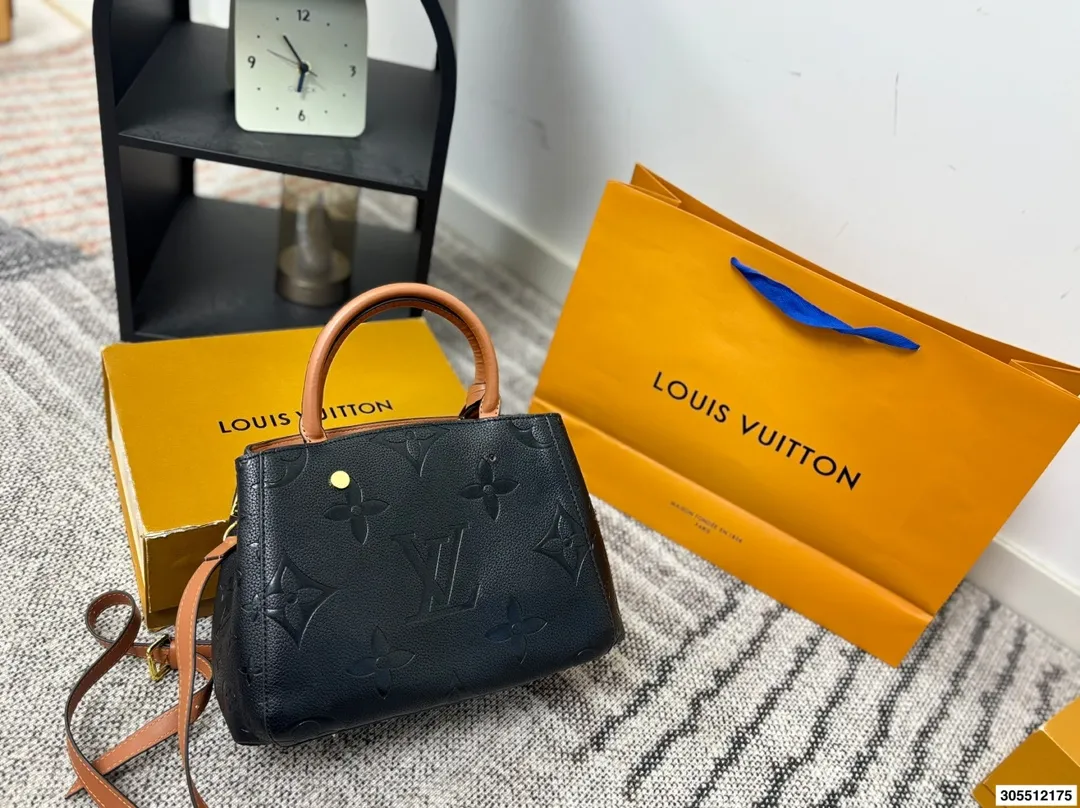 p135 LV压花蒙田包 经典版型 不过时 超大容量收纳 另配送长肩带 尺寸:30*20cm