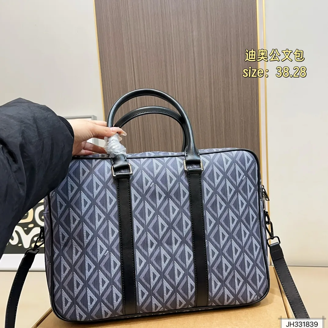 💰155 尺寸38.28 Dior迪奥sullivan男士公文包 送给男朋友、年轻的长辈都很合适,超级帅气耐看!