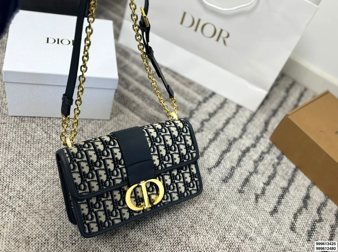 p165 p160 配礼盒 size：25.16/22.14 迪奥 蒙田30 刚刚出的现货！ 老花也太好看啦！ 温柔很适合🈴️四季！